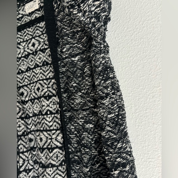 Women’s Long Sleeved Open Front Knit Cardigan - Picture 9 of 9